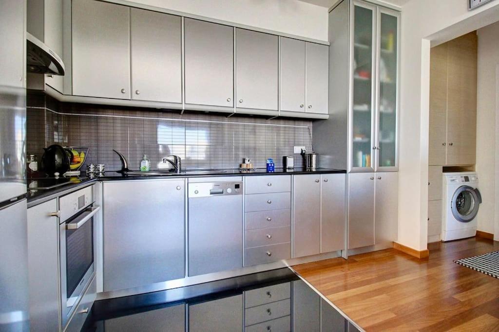 Odyssey Beach Front Apartment Chrissi Akti Chania Exterior foto
