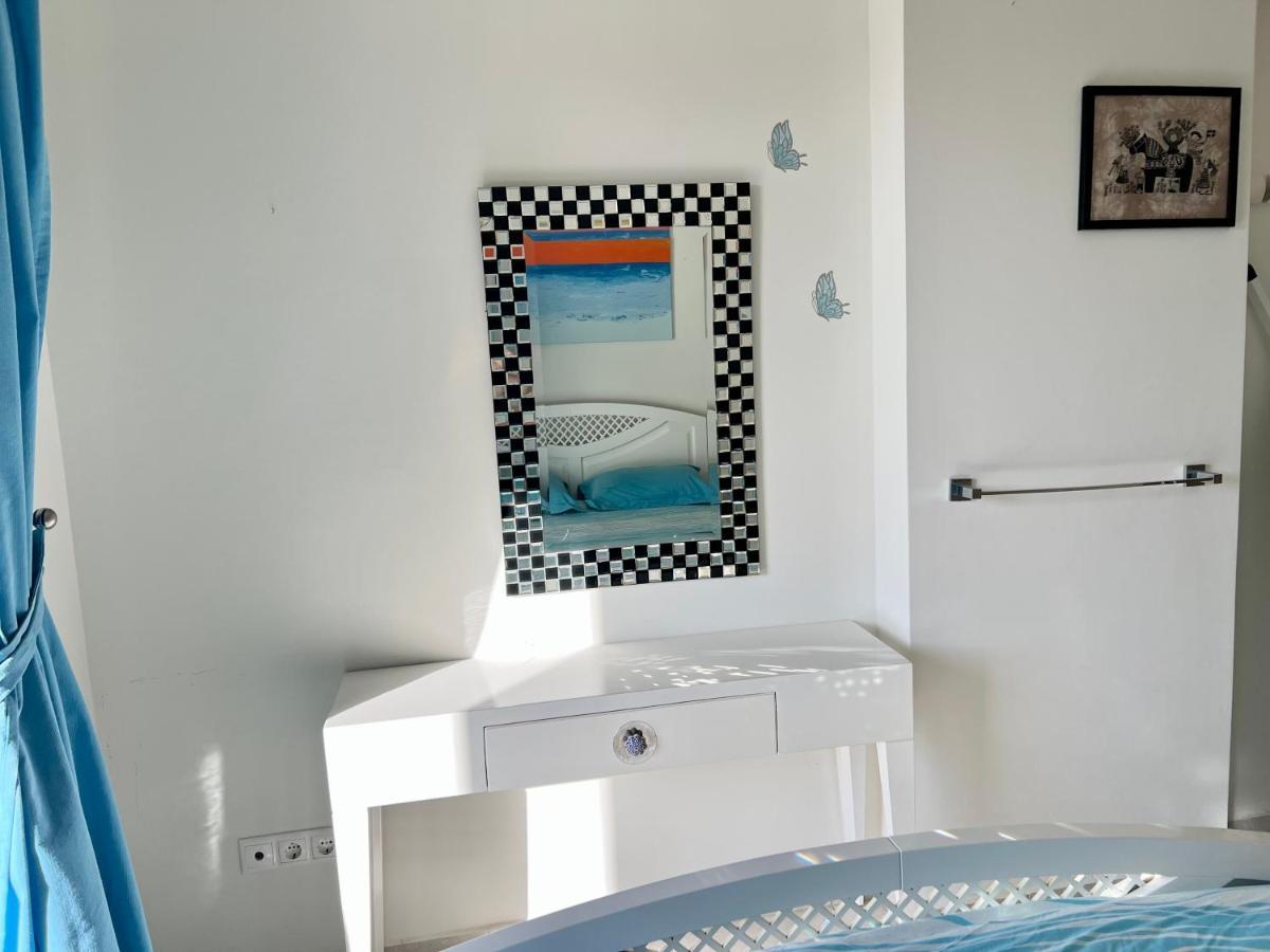 Odyssey Beach Front Apartment Chrissi Akti Chania Exterior foto