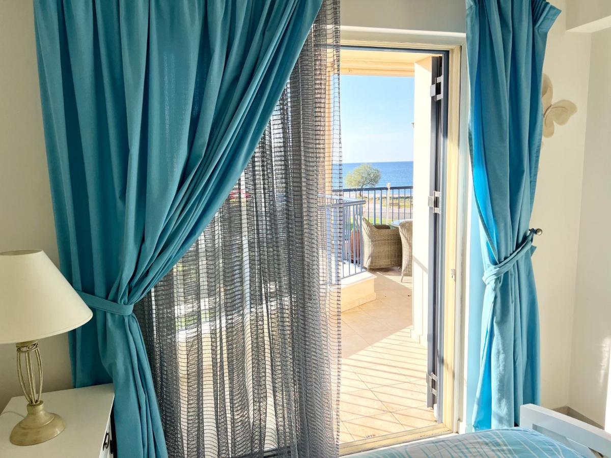 Odyssey Beach Front Apartment Chrissi Akti Chania Exterior foto